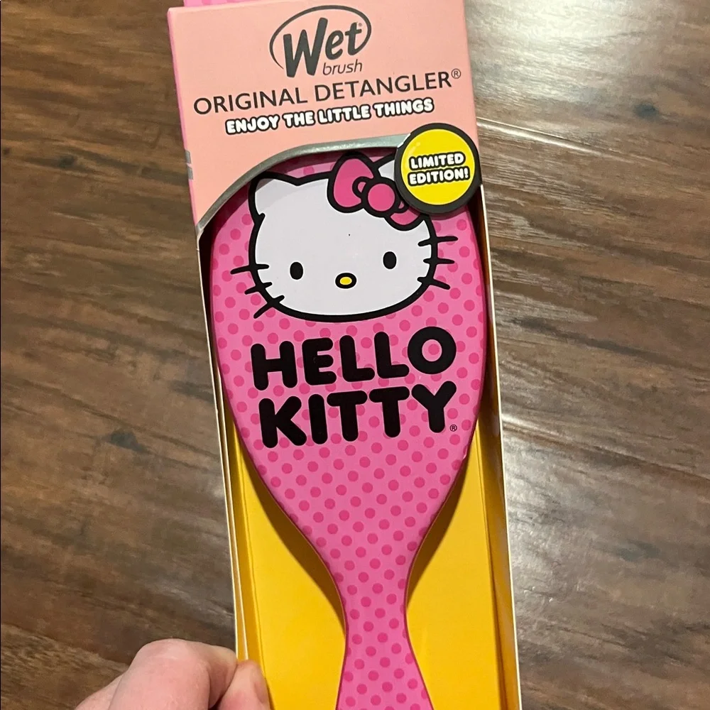 NEW Wet brush Hello Kitty Limited Edition